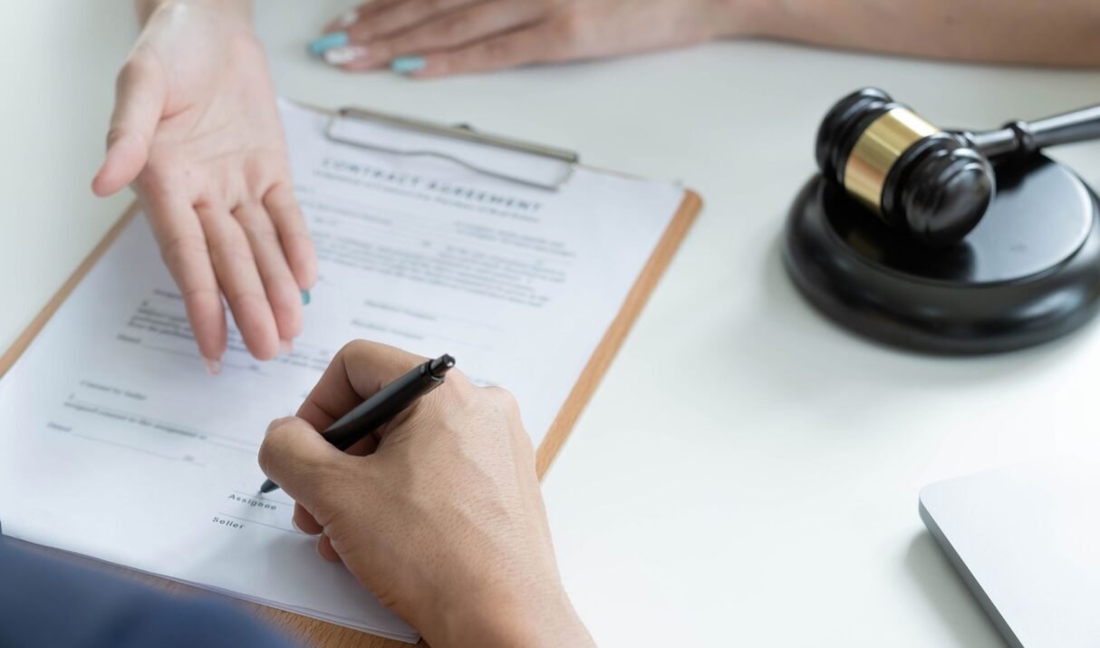 The top 5 benefits of using a professional notary public